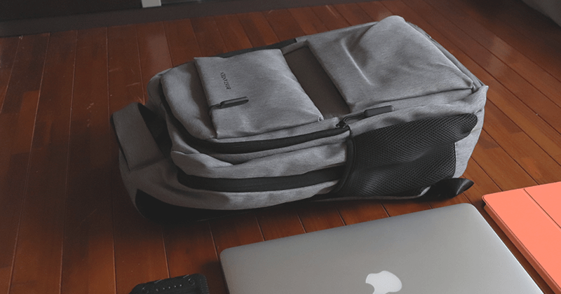 普段からパソコンを持ち運ぶ人のビジネスバッグ。リュックタイプのPCバッグ